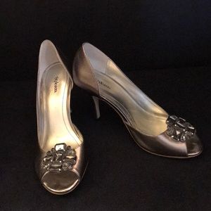 Pretty Open toe Silver Heels